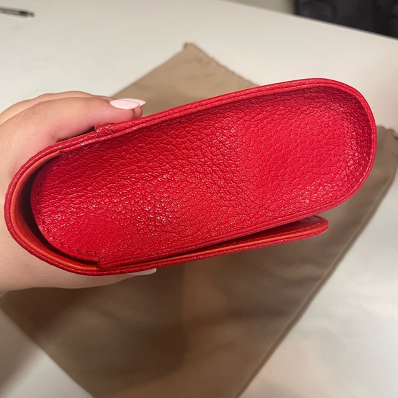 Perrin Le Cabriolet Hand Insert Red Clutch - Picture 5 of 11